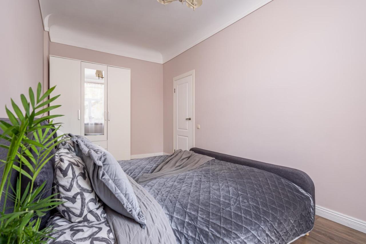 Stylish Latvian Classic 1-Bedroom Apartment Near City Center, Parks & Public Transport Links Riga Exterior foto