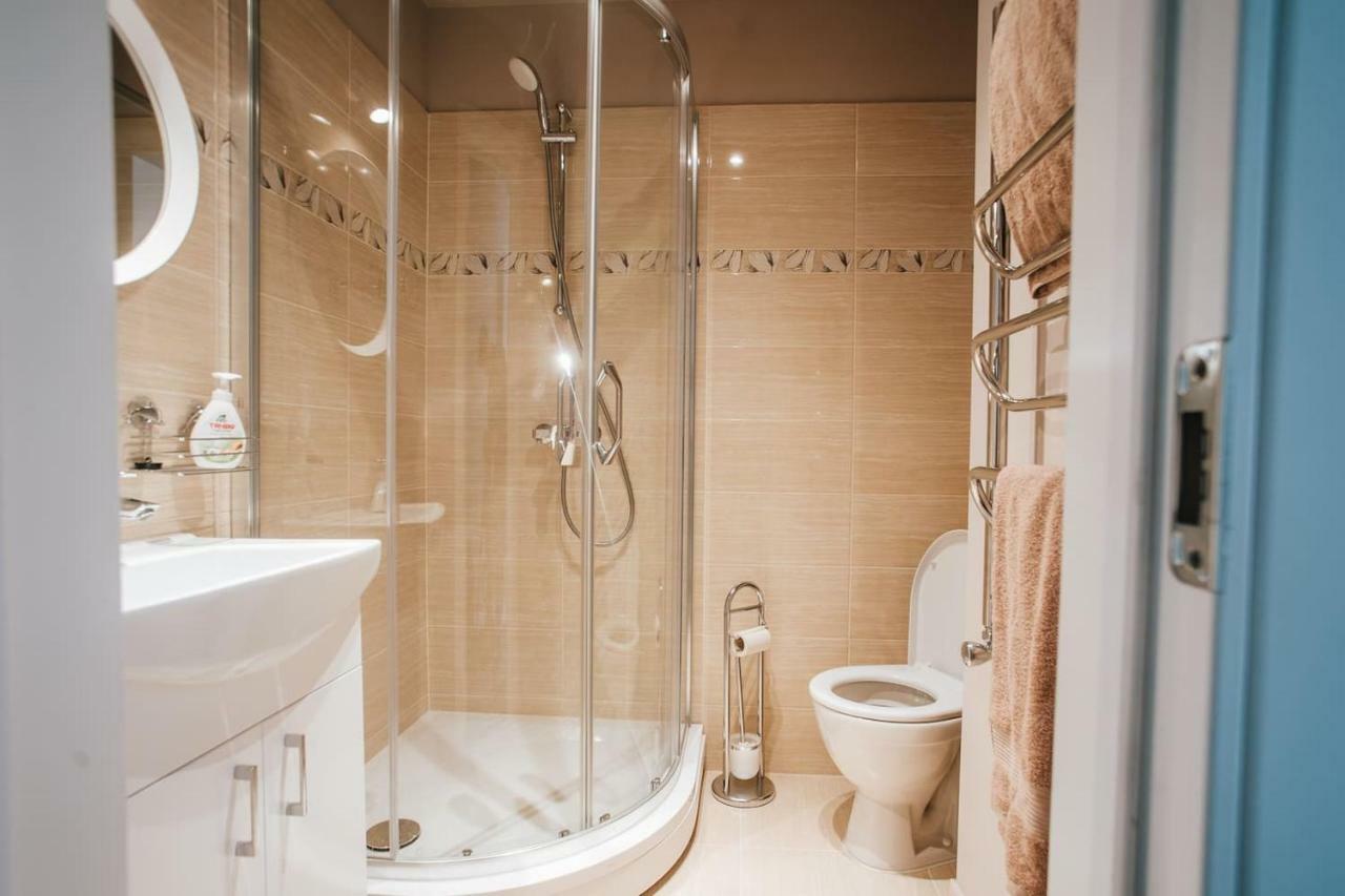 Stylish Latvian Classic 1-Bedroom Apartment Near City Center, Parks & Public Transport Links Riga Exterior foto
